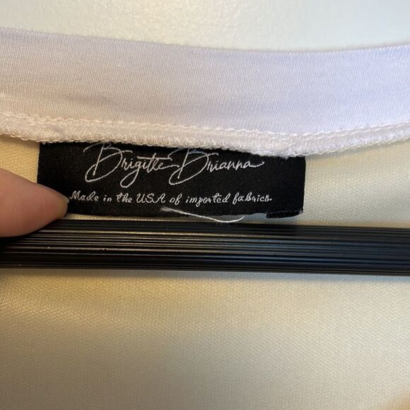 Basic White Tshirt - Picture 3 of 6